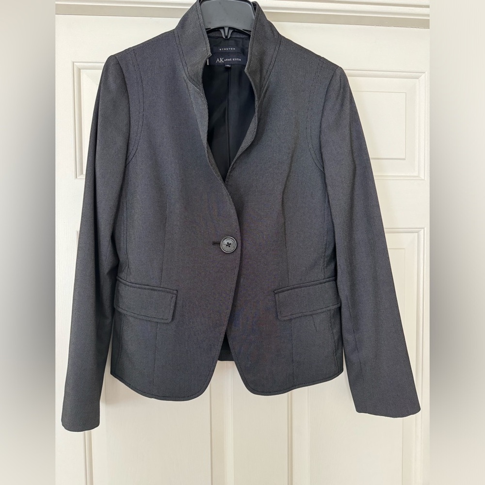 Anne Klein Stretch suit coat size 10 dark grey slightly patterned two pockets
